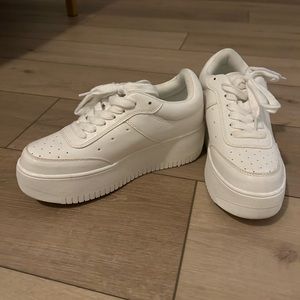 Steve Madden - barely worn - look new